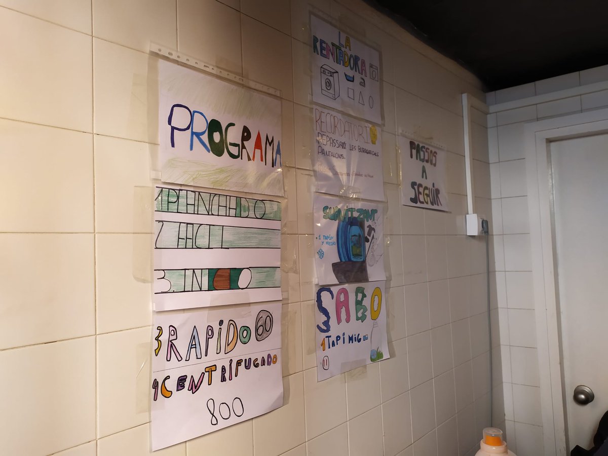 InsGabriela's tweet photo. L'alumnat de 2n de l'IFE al mòdul m3, viure en entorns propers, ha posat la seva primera rentadora i ha rentat les samarretes de l'equip de protecció individual. Cada setmana rentaran la seva roba!! 👕👖🧦
#somgabriela #IFE #rentadora #bugada #entornspropers https://t.co/lLTESa7Wpd