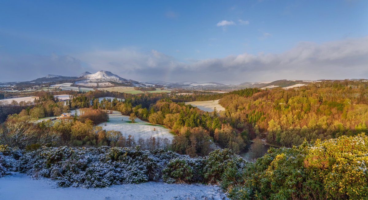 Jnsvms's tweet photo. Where is the storm?😛🧐
#scottishborders #scottishbordersphotography #VisitScotland #scotland #snowday #snow #sonyalpha #winterwonderland #white https://t.co/XUoSzsyrne