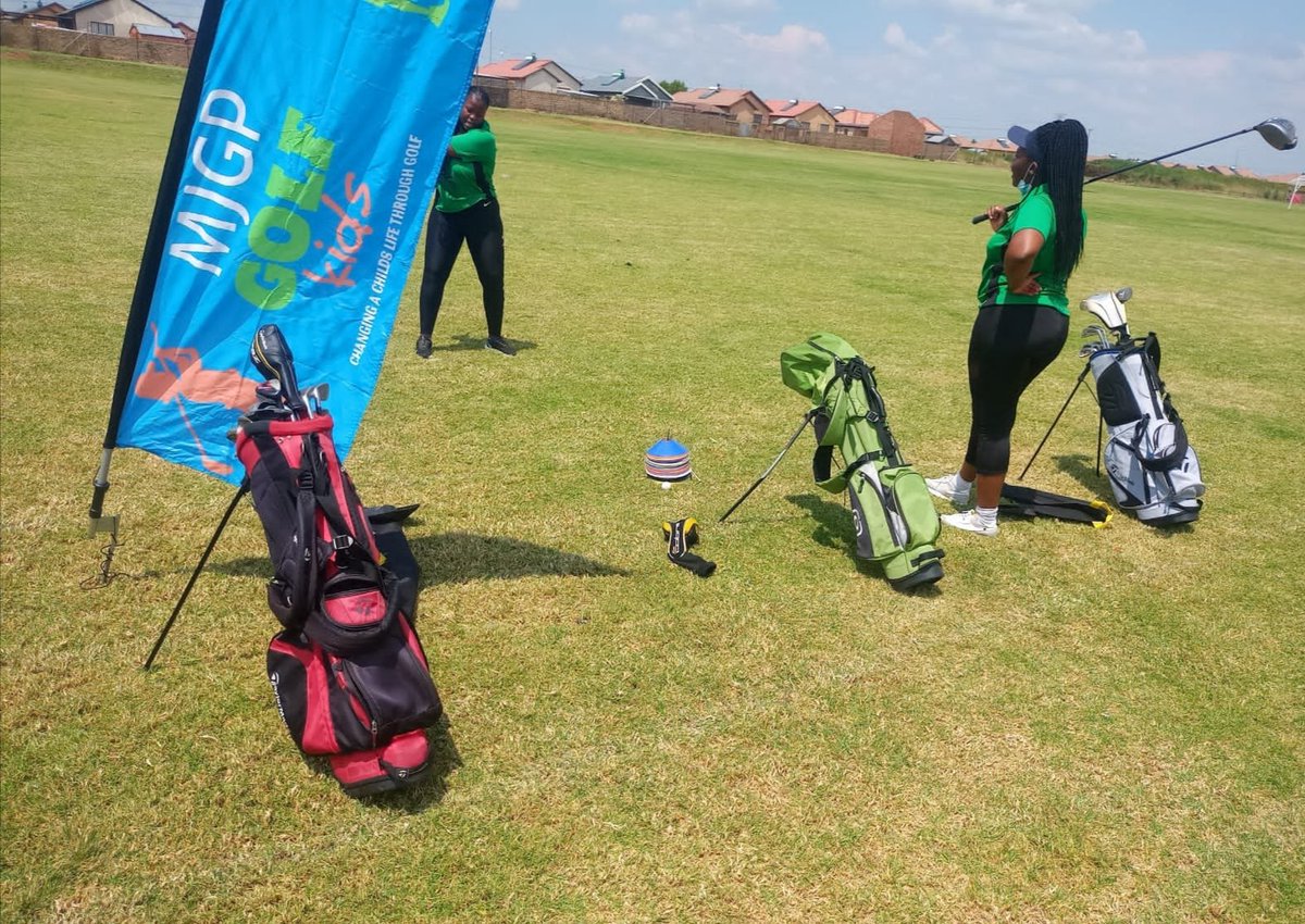 MabopaneP's tweet photo. 🏌🏾🏌️‍♀️Introducing Golf lessons @AcudeoC Soshanguve ⛳⛳ https://t.co/0ZvpaSXEwn