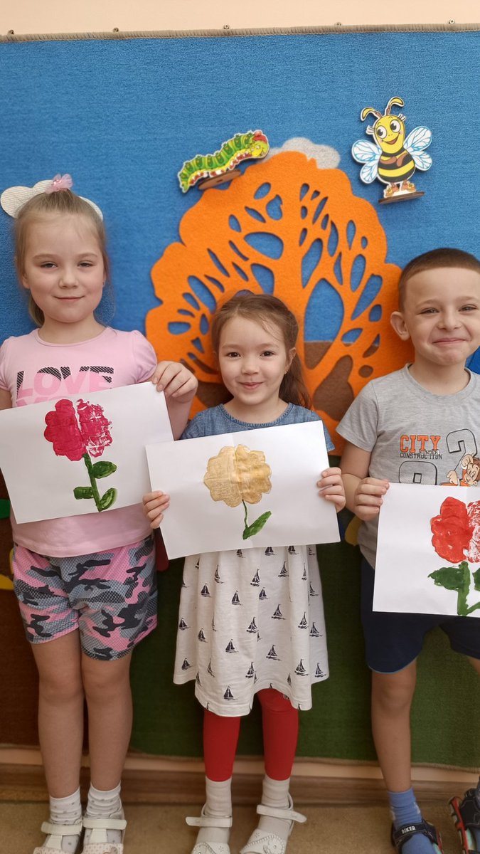 В <a href="/sad325samara/">МБДОУ "Детский сад №325 "Незабудка" г.о. Самара</a> в старшей группе#7 прошло занятие по художественно-эстетическому развитию с использованием нетрадиционной техники рисования "Монотипия", посредством творческих игр В.В.Воскобовича "Цветы для гусеницы Фифы".