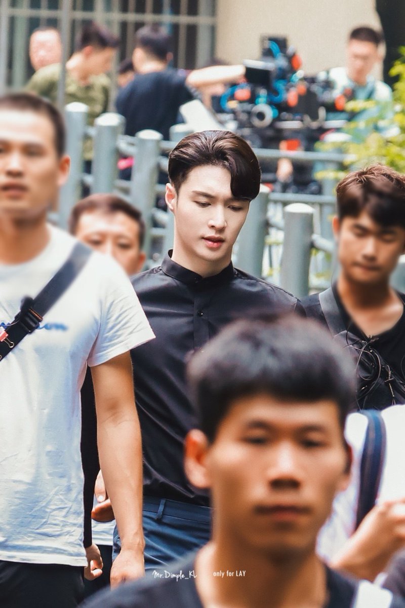 hoIyixingl2's tweet photo. WHAT THEEEEE YIXING as ningshu is just 😭😭 https://t.co/jVLsyhMpP3