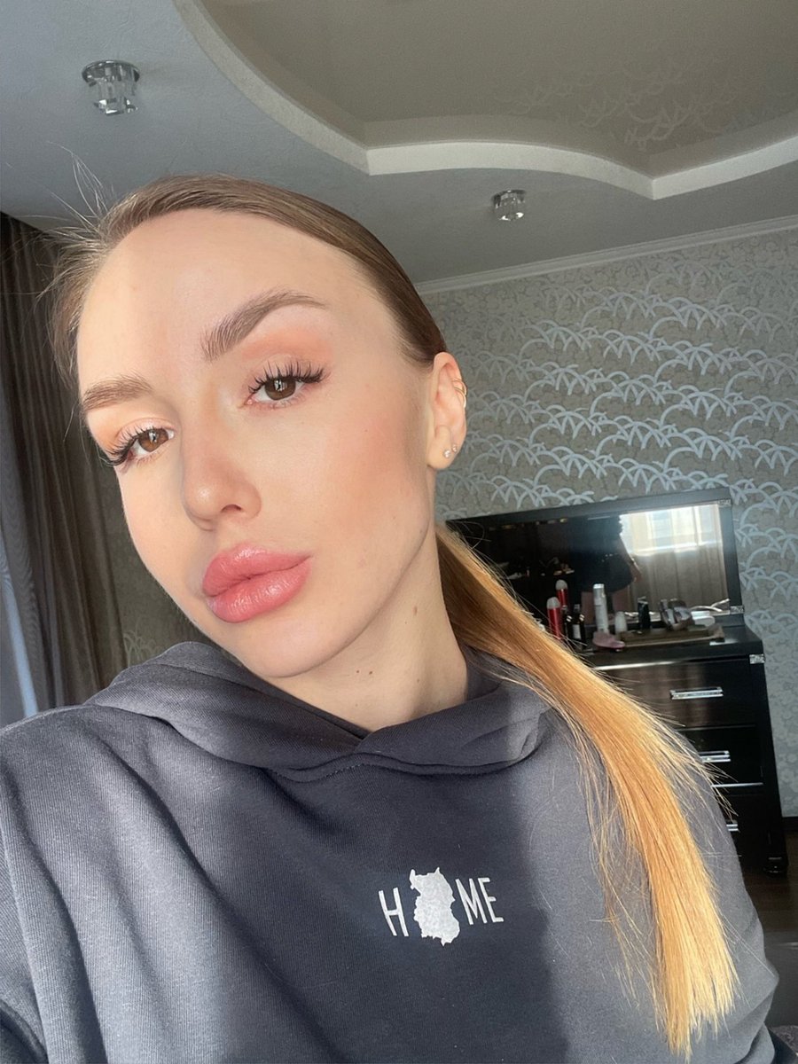 ToryCheeks's tweet photo. А ещё это я. Да. Прикольно. Мне почти 24, а Твиттер я завела лет в 14😵‍💫 https://t.co/Duum2FRlkw