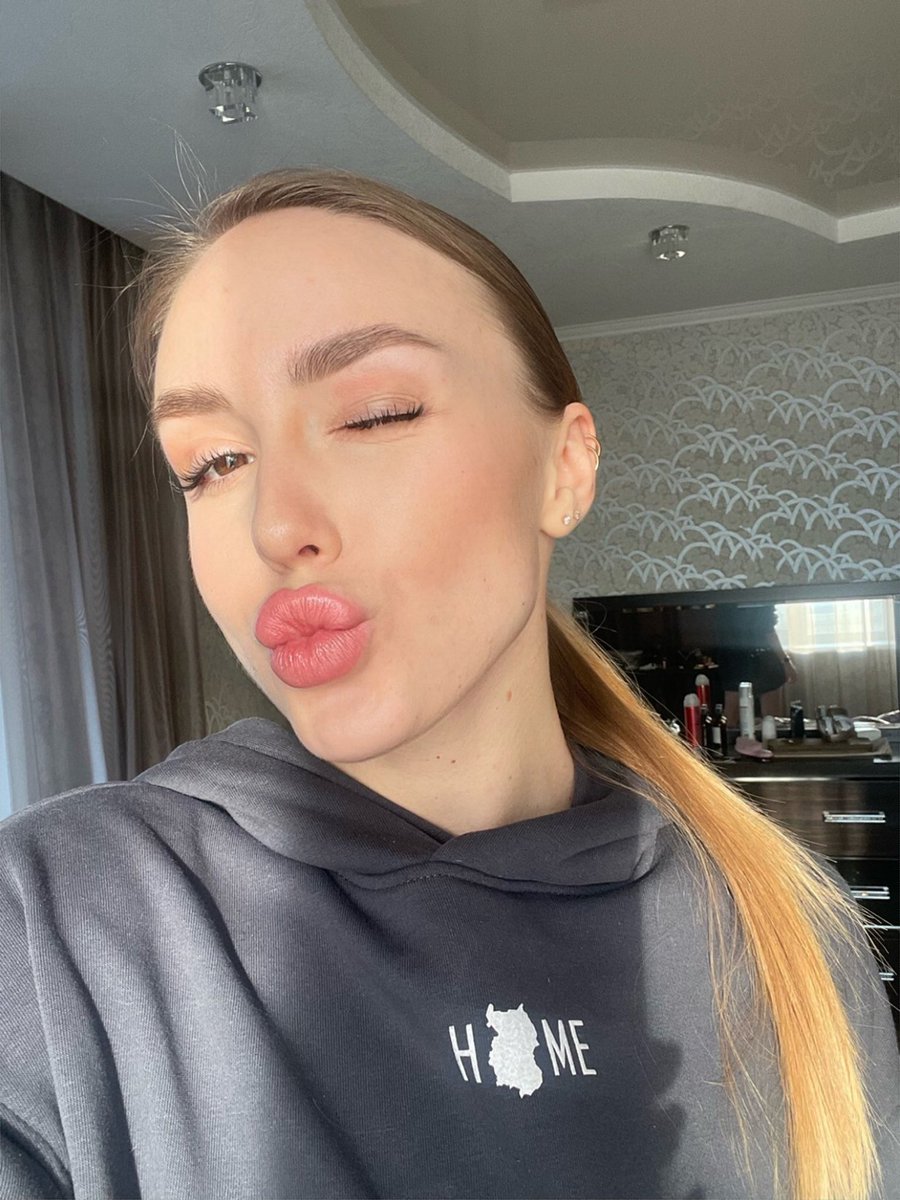 ToryCheeks's tweet photo. А ещё это я. Да. Прикольно. Мне почти 24, а Твиттер я завела лет в 14😵‍💫 https://t.co/Duum2FRlkw