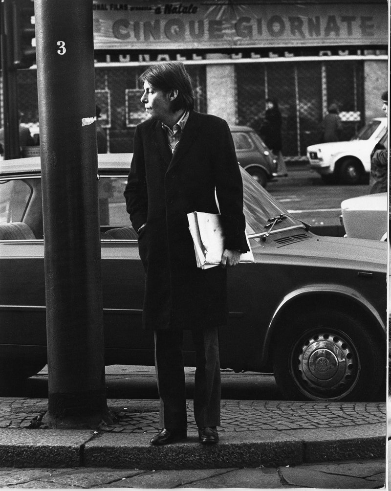 Geniale, scomodo, il poeta anarchico di Genova che ci ha lasciato troppo presto e che oggi avrebbe compiuto 82 anni. Auguri a  #FabrizioDeAndre. 🌹#faber