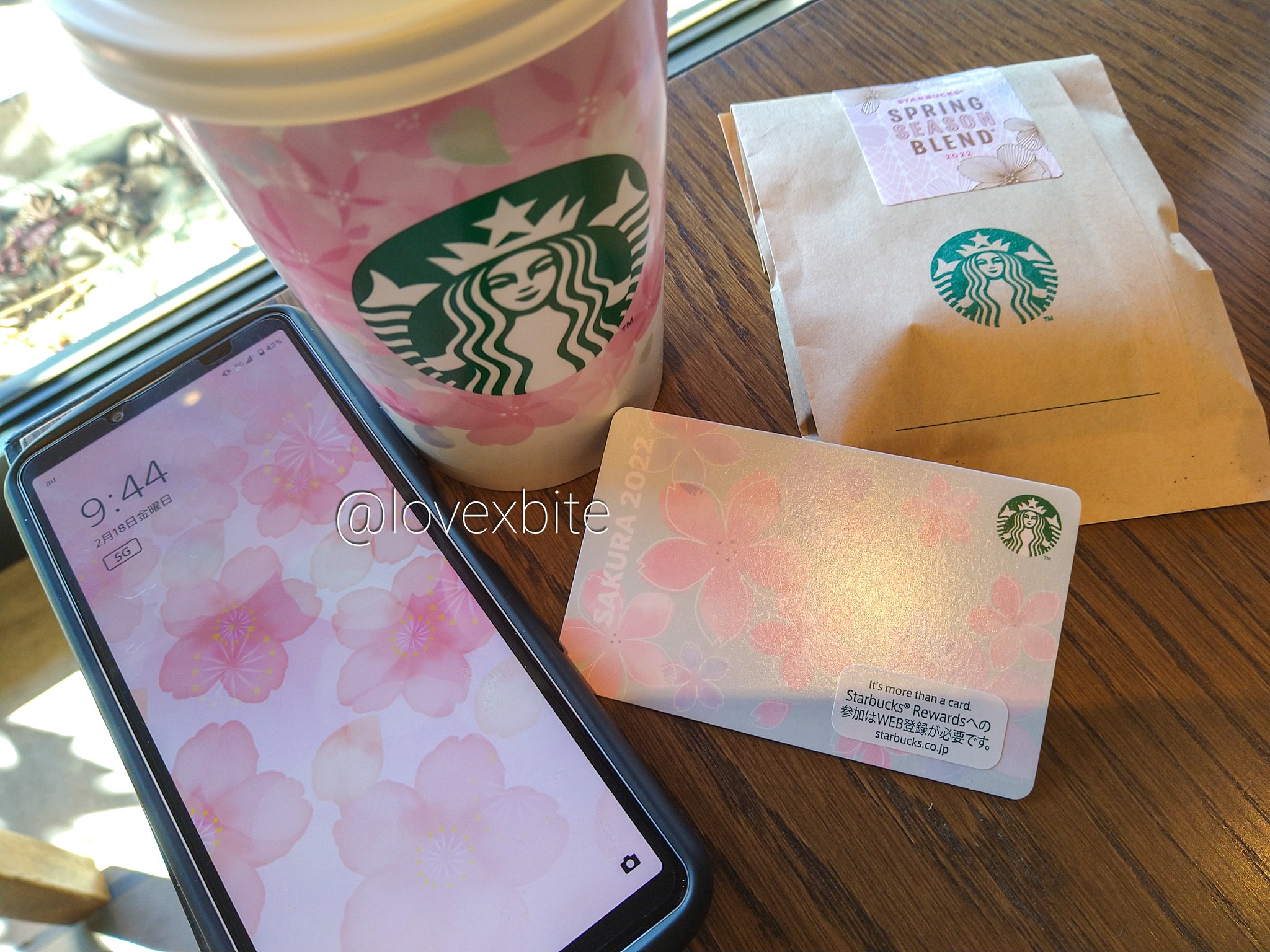 Yura 一足先に スプリングラテ で春気分 たまたまスマホの待受も桜にしてたので 並べて撮ってみた スターバックス スターバックスさくら22 スタバ 桜 Starbucks スターバックスコーヒー T Co Xccxldexbg Twitter