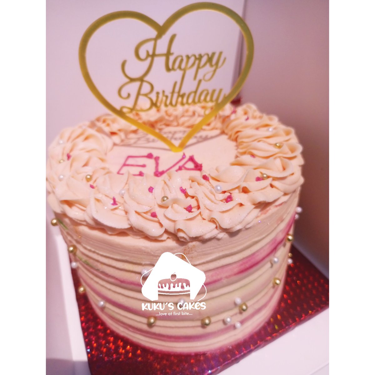 Kukus_cakes's tweet photo. A delicious strawberry & vanilla cake for a beautiful celebrant❤️🥰
#kukuscakes
#yourcakeplug
#josbaker https://t.co/3cxUO5WS5v