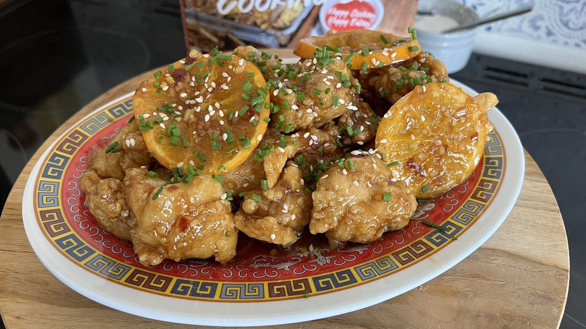 ZiangsW's tweet photo. Orange chicken now filmed for main Channel, tweaked the recipe from the tiktok version :) #ziangs #ziangarmy #msgmassive #chinesetakeout #orangechicken https://t.co/v7MRcguEQE