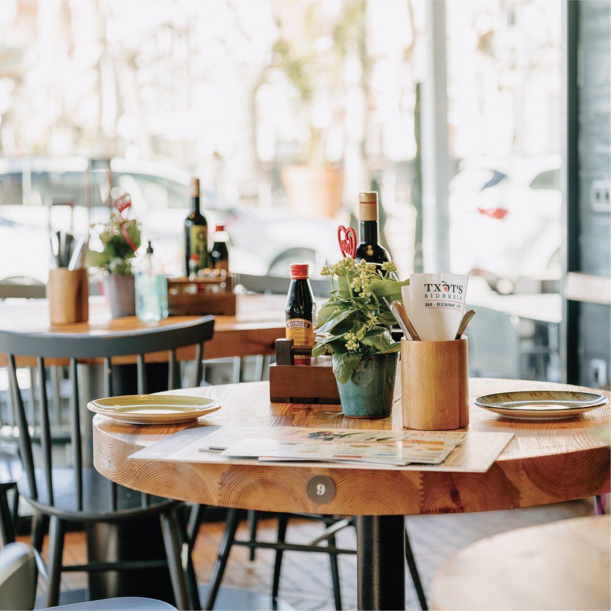 Comença el cap de setmana!💥

Burgers🍔, cerveses🍻, còctels autèntics🍹, menú txuletón🥩, pop brutal🐙 i molt més!⁣⁣⁣

#sidreriatxots #happymoments #family #txotslovers #sidreria #roses #empuriabrava #figueres #comerçlocal