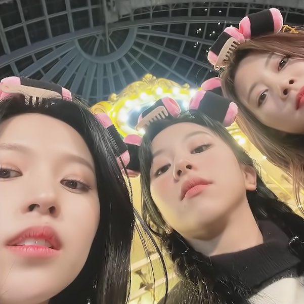TwiceSonChaeng's tweet photo. We missed this quiet line ❤💕 https://t.co/KAHJ6buwO4
