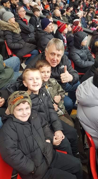 Sat in the Stretford end with my 3 grandsons money can’t buy that <a href="/BobStan26/">Robert Taylor. 🏆🏆🏆🏆</a> the Taylor’s are turning red we are fighting back xx