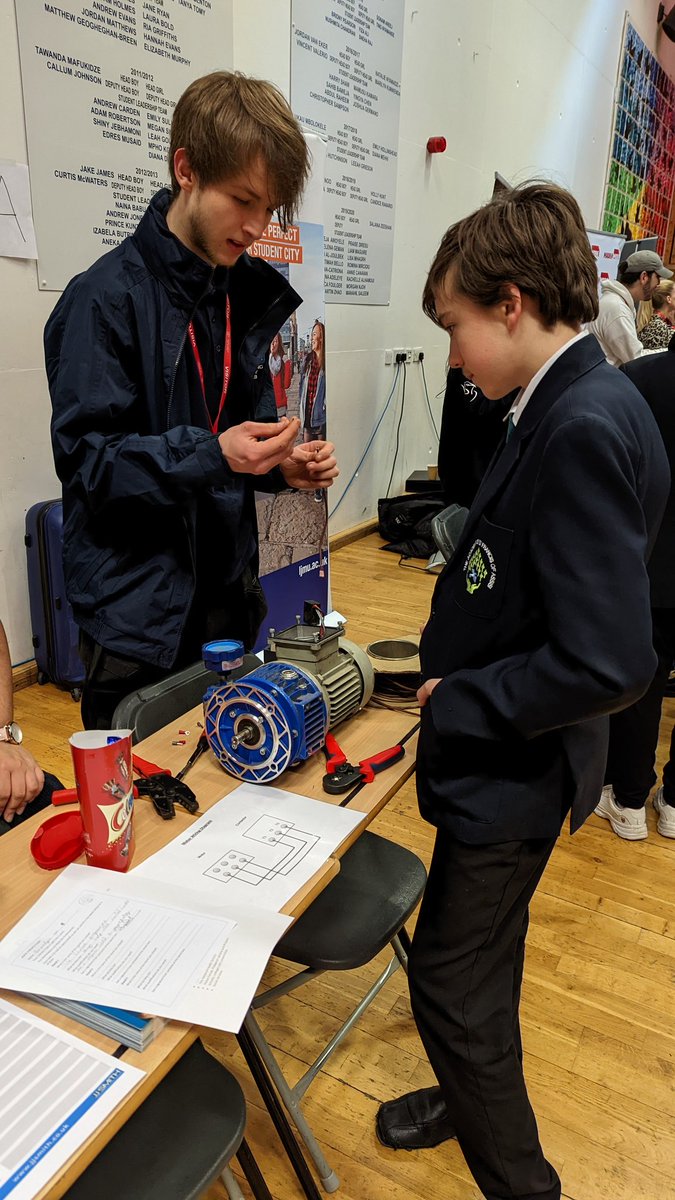academy_assisi's tweet photo. Our assembly hall is a hive of activity. Students are having a great experience at our Careers Fair. Lots of companies, colleges and providers are in to help students with their next steps after school. @asfahos https://t.co/Nfb3CCMTpe