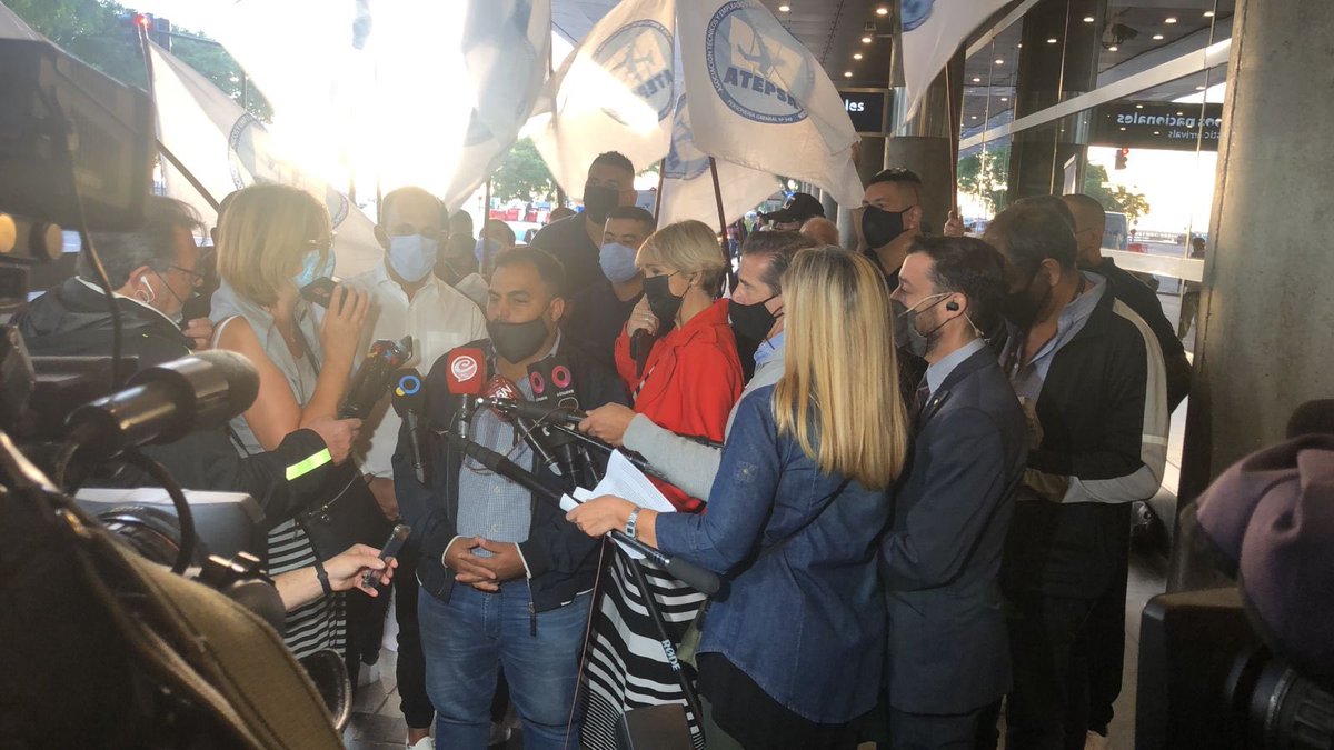 “La crisis dotacional es una realidad, los controladores aéreos y trabajadores de los servicios de navegación aérea trabajan de a uno en muchas dependencias, con el riesgo de seguridad operacional que eso conlleva” <a href="/C5N/">C5N</a> 
<a href="/DoinoJonatan/">Jonatan Doino</a> #Aeroparque