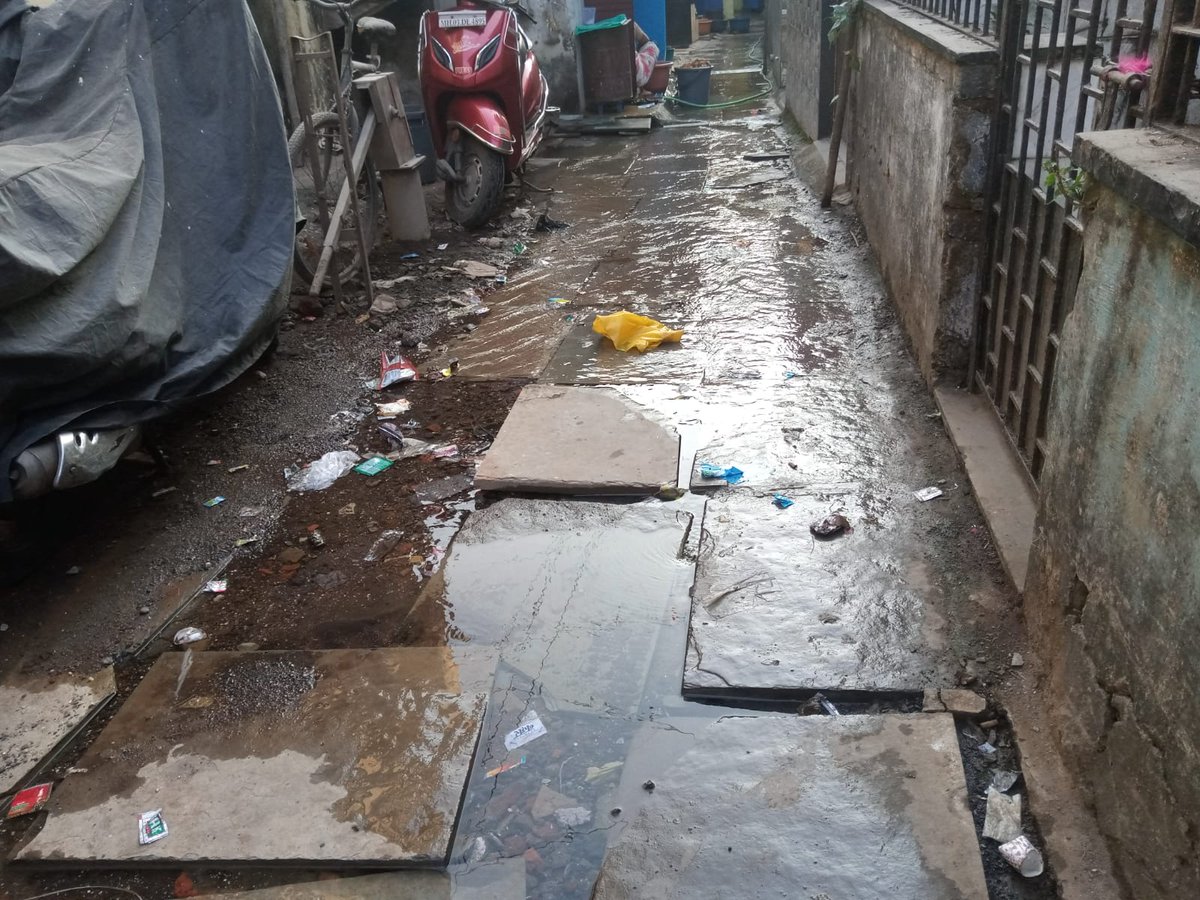 TrushaliBhaskar's tweet photo. रणझुंजार मित्र मंडळ, हरियाली विल्लेज, 119 ward स्टेशन रोड,पाइप फुटल्यामुळे लोकांना दूषित पाणी येत आहे,लोकांचा स्वास्थ्याचा प्रश्न आणि हजारो लिटर पाणी गळती लक्षात घेऊन वारंवार @mybmcWardSला निवेदन देण्यात आल तरी यात संबंधित ही समस्या मार्गी लावावी hiनम्र विनंती @mybmc @manoj_kotak https://t.co/R3syZAgwCn