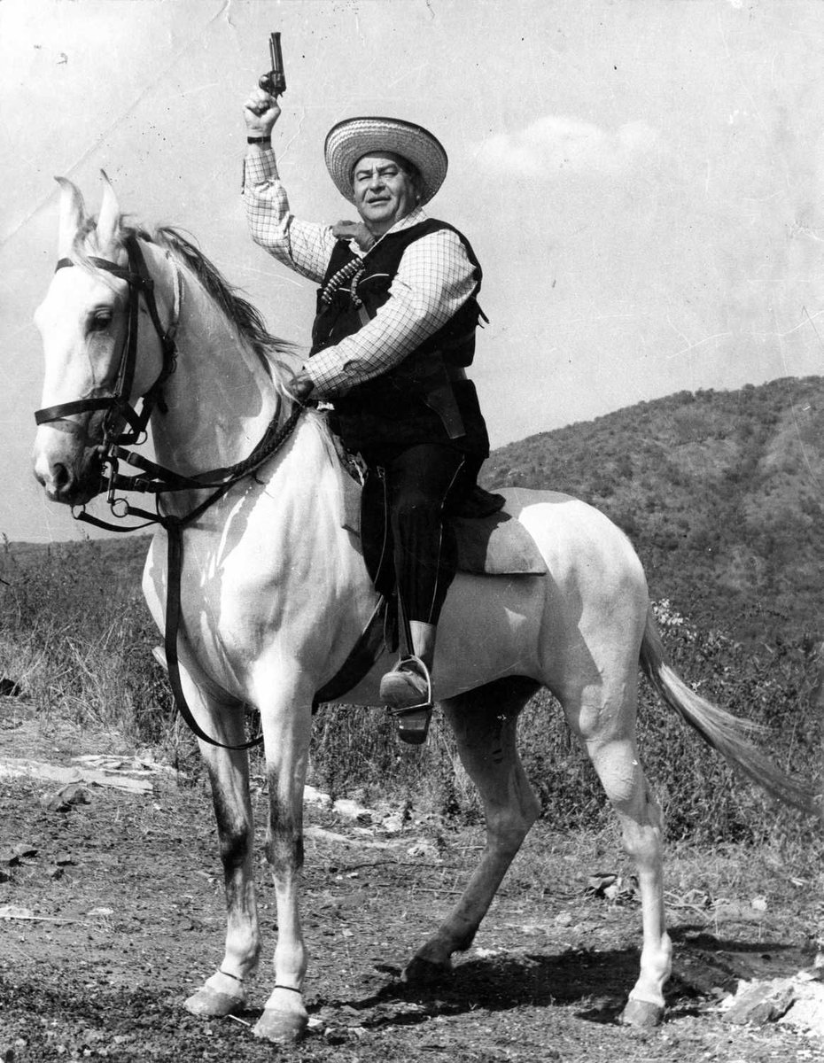 BombayBasanti's tweet image. #40YearsOfGopichandJasoos (Feb 19)

Showman #RajKapoor played his last lead role in #NareshKumar&apos;s #GopichandJasoos with #ZeenatAman #PremChopra #ISJohar #SujitKumar

#UshaKhanna #SantoshAnand #Munsif