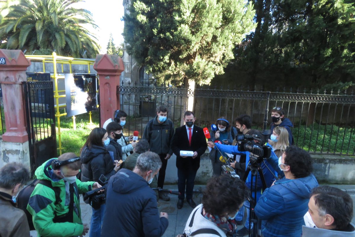 aranzadi's tweet photo. ‼️  La Sociedad de Ciencias Aranzadi halla una fosa común de la época Carlista en el cementerio de Begoña.

👉+INFO https://t.co/0ZsICvlF8u

@bilbao_udala #Begoña #memoriahistorikoa #hilerria https://t.co/60FILt8TI3