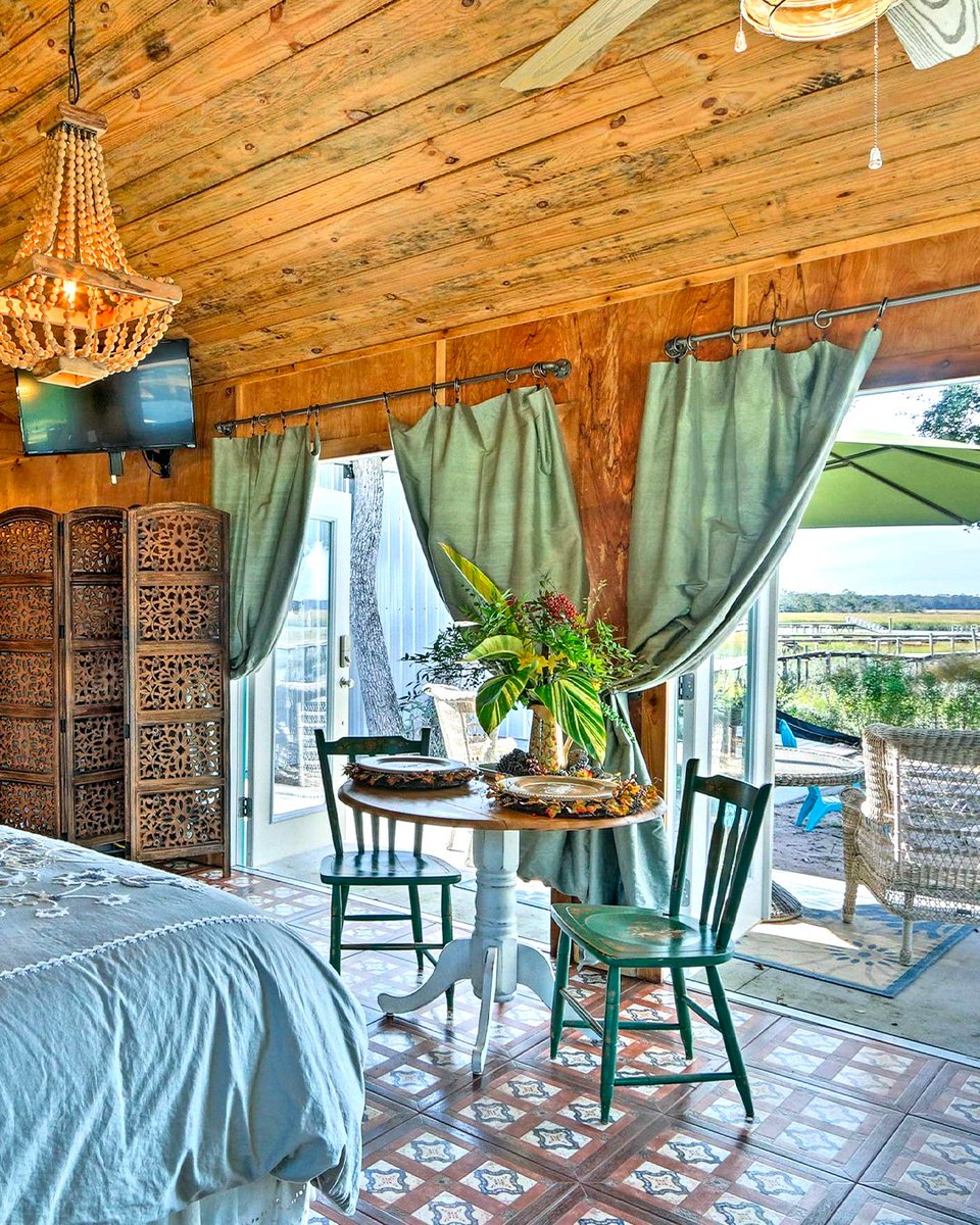 MaryVaHarris's tweet photo. Set sail, snuggle up, and stargaze from this waterfront charmer on Colonels Island ✨
The Santa Salvo Cassetta is a cozy studio cottage in Midway, GA, that combines romance and relaxation. https://t.co/8GM73juvDr