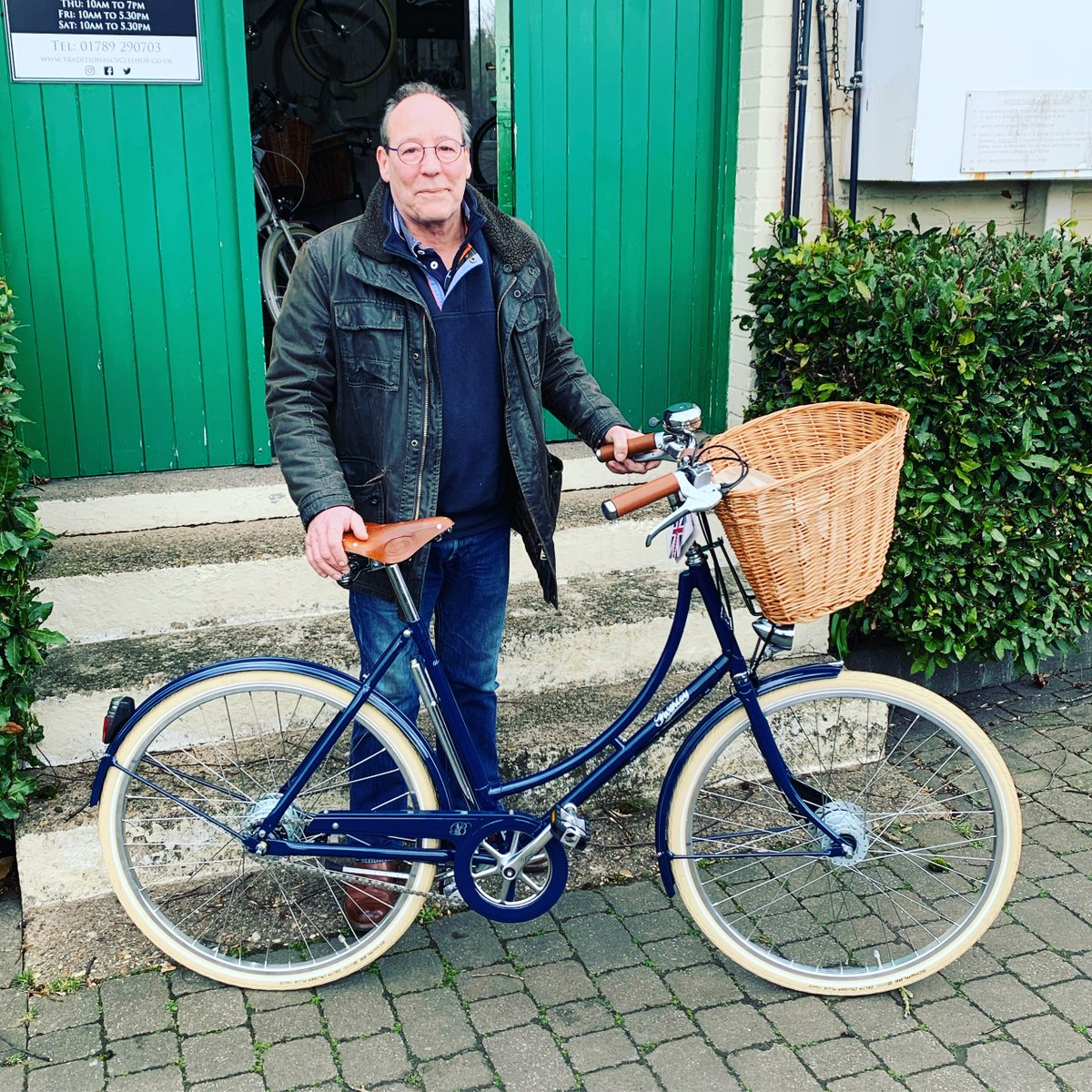 Keith collecting his wife's new Pashley Britannia.
#newbike #pashleybritannia