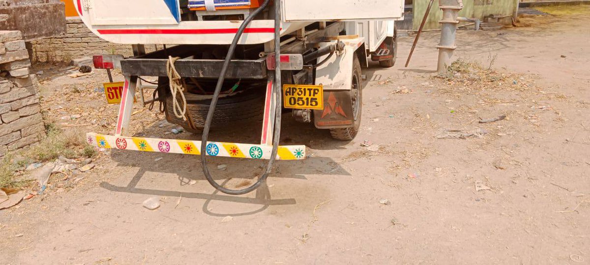 ashwaniattrish's tweet photo. 87
@HPCL And Now the Nefarious Criminal Removes the Logo but Continues to Indulge in the Illegal Acts in connivance with @hpcl_retail Officials of the Area!! @HardeepSPuri @Rameswar_Teli @PetroleumMin Time to show Spine and Determine these Criminals once for all!! @PesoNagpur https://t.co/Ufc2JKqFfv