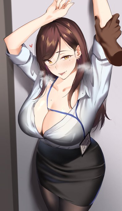 職場のすけすけマイクロビキニおねーさん 