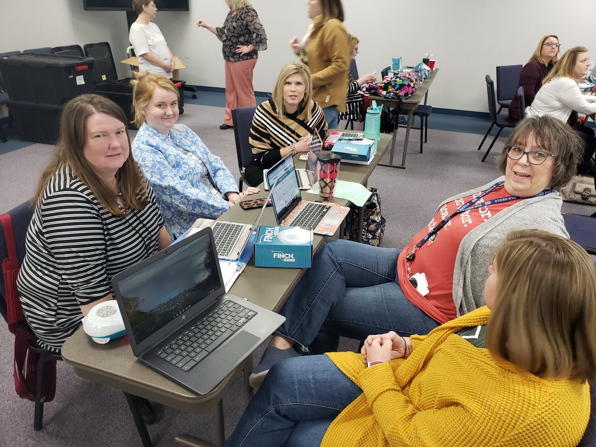 Cindy110200's tweet photo. Computer Science is alive and well!  MC learning how to program the new "Finch Robots"  @STEMWestorg @dottieroseLLC #birdbraintechnologies   Thank you Jeanna Goodson, Dr. Sharon Jones and Carol Moore!
@CCSITF https://t.co/2mZQPbjiO1