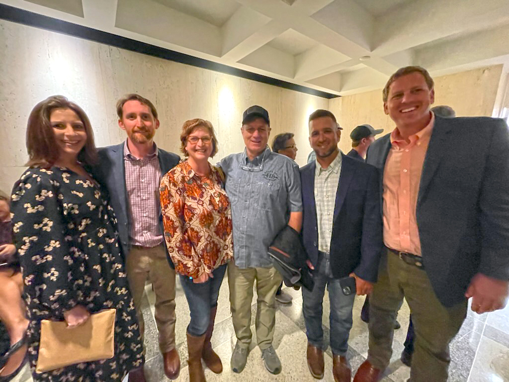 SJRiverkeeper's tweet photo. Your #StJohnsRiverkeeper is in #Tallahassee meeting with legislators and advocating for legislative decisions that will help create a thriving #StJohnsRiver Watershed that sustains healthy ecosystems for future generations. Talk about #RiverFriendlyFriday! ๐ง #ForTheRiver https://t.co/K0nvpUvzsz