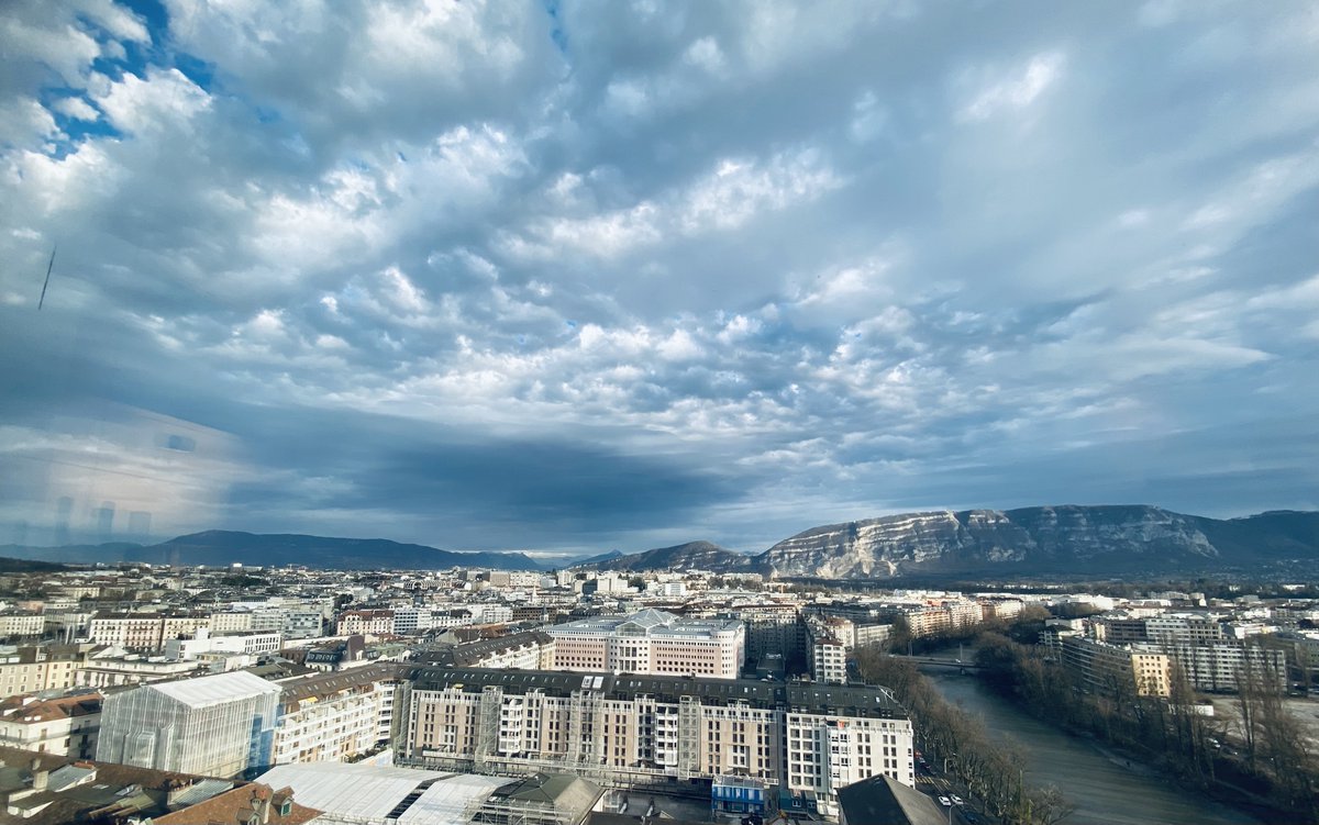edits_info's tweet photo. Teaching #FCPX  in Geneva with a view. https://t.co/M0SShQR830