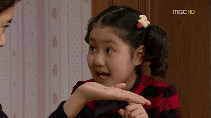 아시발 진짜 박간 지뚫킥 누구랑엮어도개재밋네
박간 해리랑 친해져서 아몬드사탕받았는데

                                        자!이거내선물
야;; 너나먹어

이래서다음부터 안경잡이빵꾸똥꾸라고불림
식탁에서밥먹고잇으면 안경뺏어서지문존나묻혀놓을듯