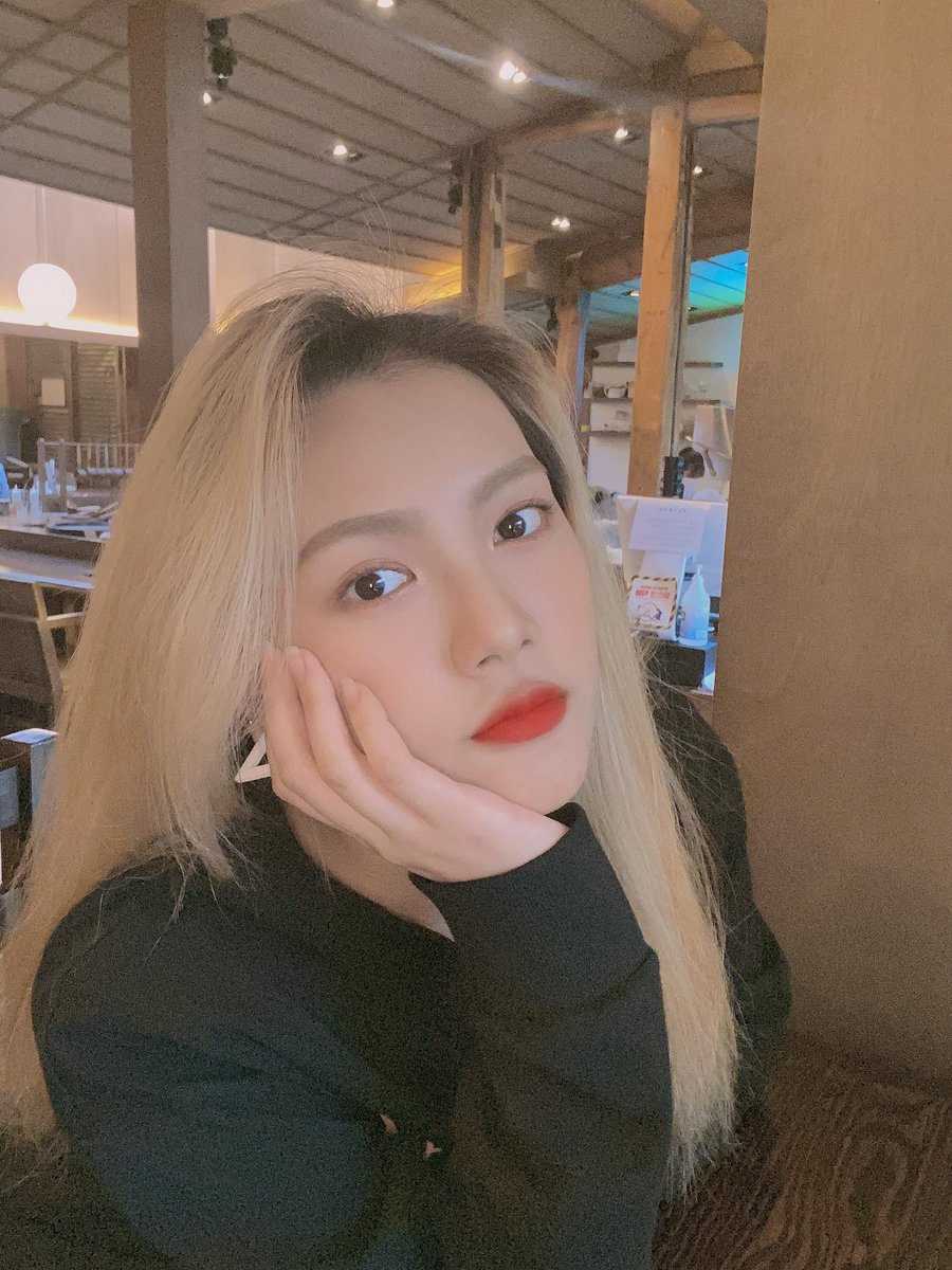 Somnia, Handong's dear friend Soso (who took this photo of Dongie) is currently on an unofficial hiatus without a word from the company on her condition. Her group GWSN's future is in danger. Please spread the information, details are in the tweet below #SAVEgwsn
