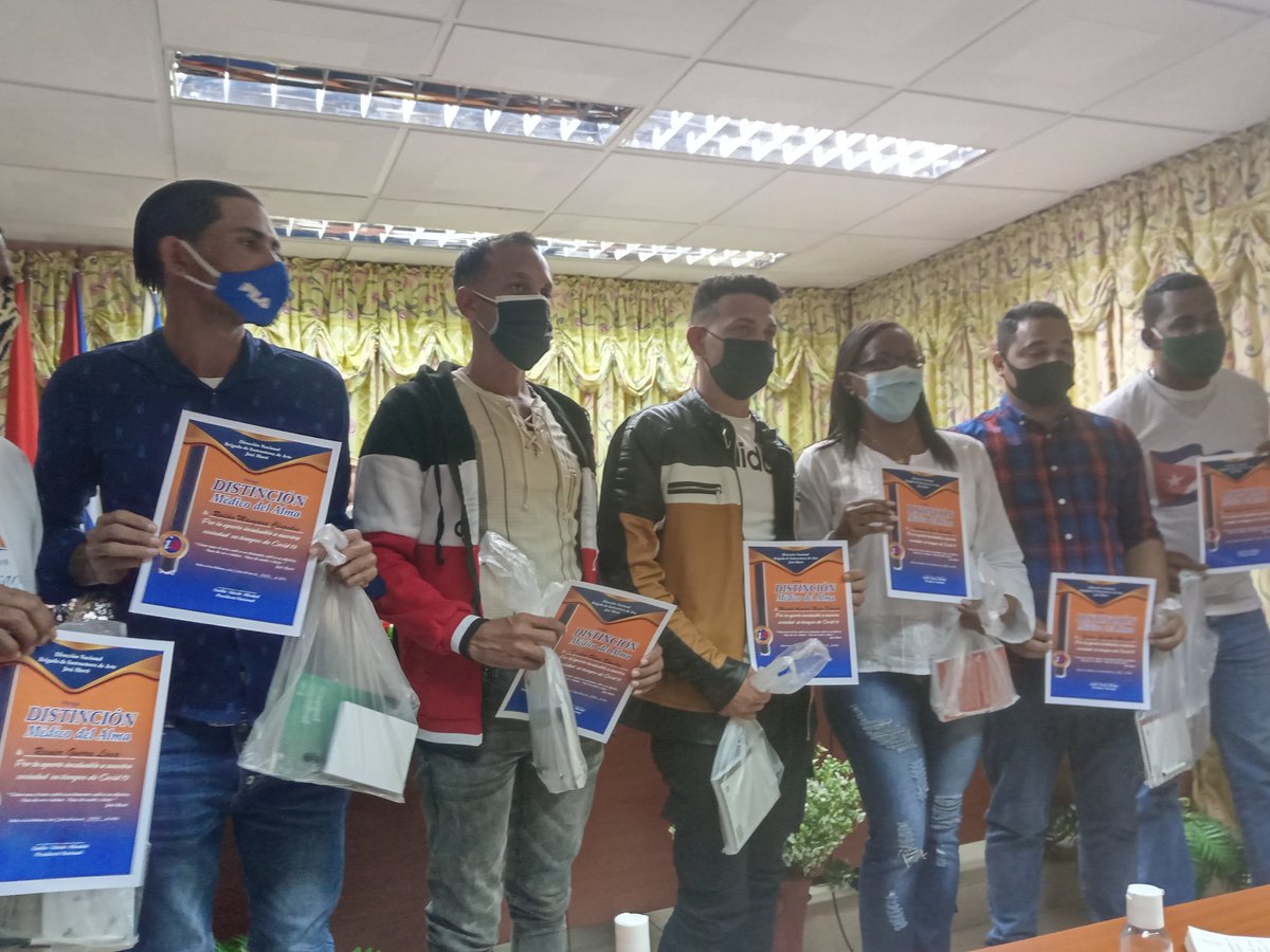 LixandraVargas's tweet photo. Felicidades para esos valiosos jóvenes Abanderados de la cultura y el humanismo #OrgullososDeSerInstructoresDeArte #ProvinciaGranma #UJC #VamosConTodo https://t.co/HShD5ygShb