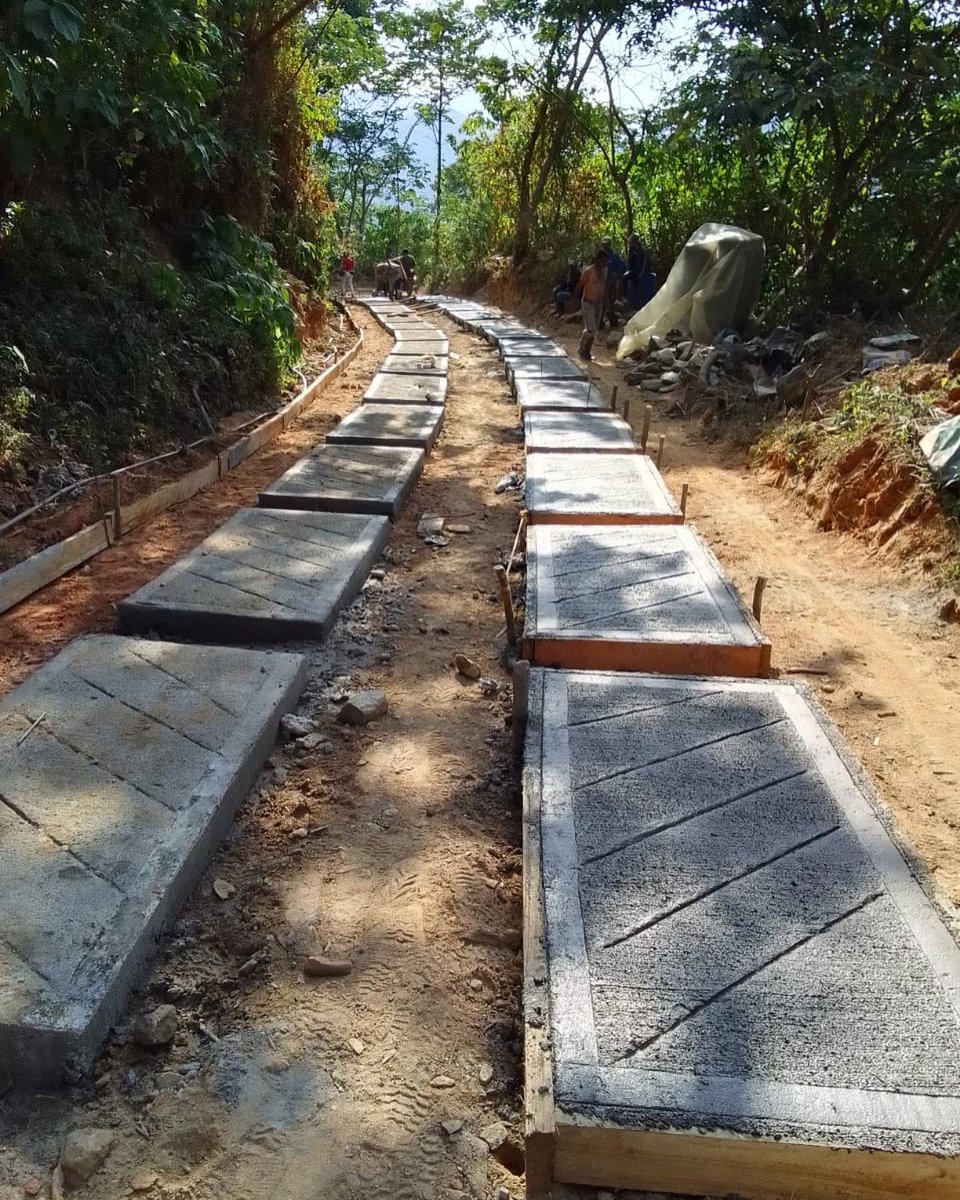 Por directrices de la alcaldesa <a href="/VirnaJohnson/">Virna Johnson</a> Gracias a nuestro programa ‘Con Obras Menores el Cambio Es Imparable’ a la vereda ‘PLAN DE LAS OLLAS’ de la localidad 3 Turística Perla del Caribe tendrá una placa huella en concreto hidráulico reforzado y concreto ciclópeo🙌🏻.