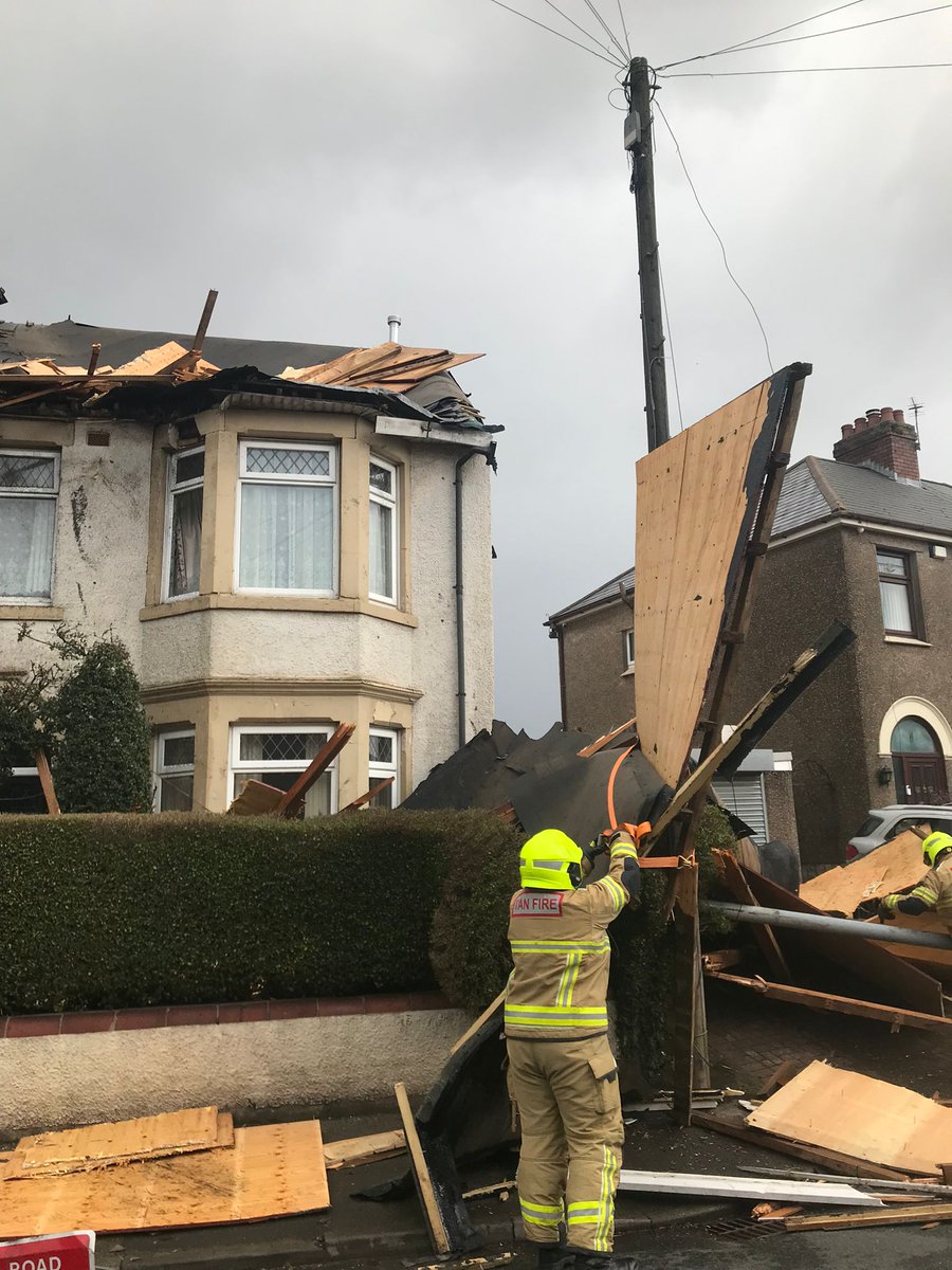 SWFireandRescue's tweet photo. Our crews have attended over 6️⃣ 0️⃣ calls so far today relating to #StormEunice 💨🌪️

Please avoid any unnecessary travel and stay safe ⚠️

#HereForYou https://t.co/MbQ0efI5yD