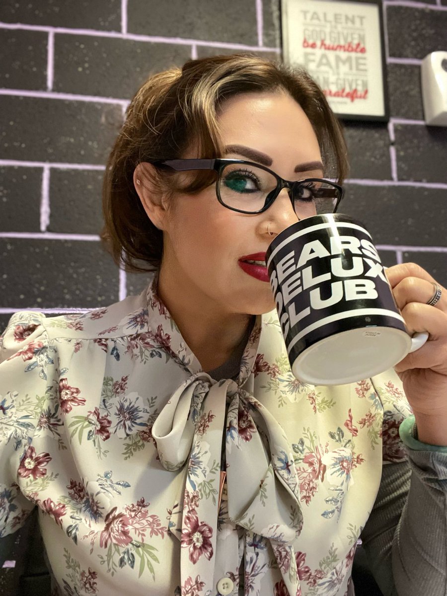 Diaz6183's tweet photo. Good morning! It’s a deluxe morning!! Cinnamon tea with a hint of $Honeyd @bears_deluxe #HappyFriday #BearsDeluxe #Deluxe #Valhalla #BDForever https://t.co/c5Ee3kY8Pf