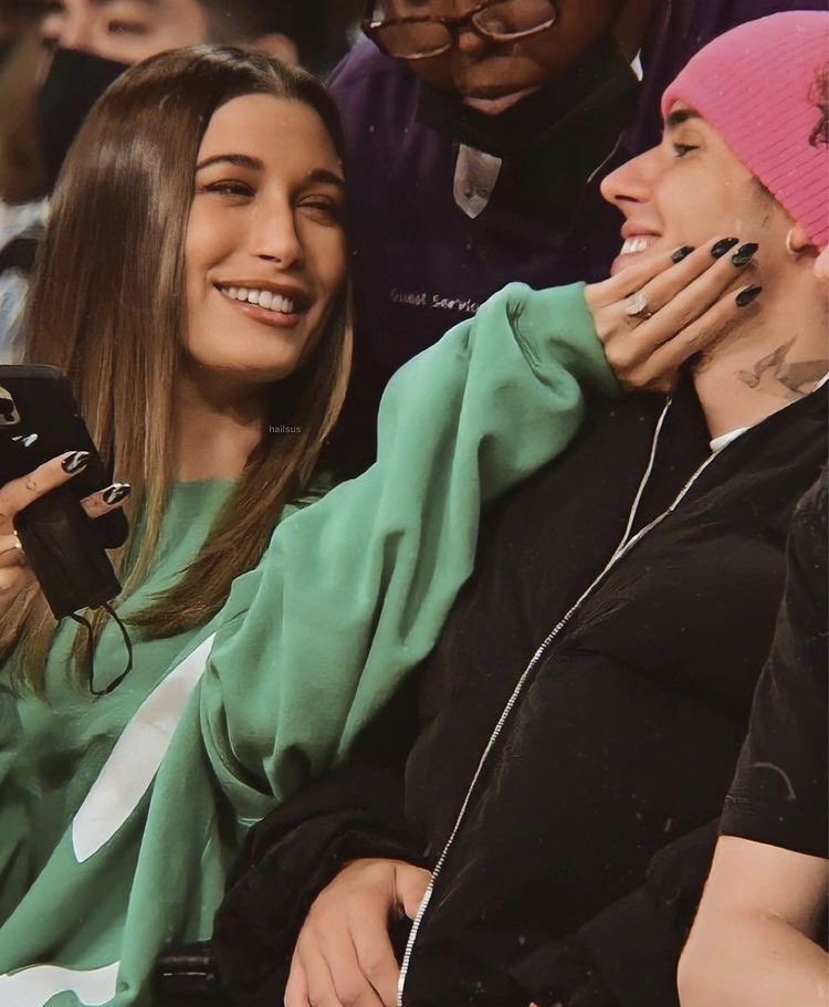 JAILEYSWRLD's tweet photo. justin and hailey bieber 🖤 https://t.co/tMhxMqrRSq