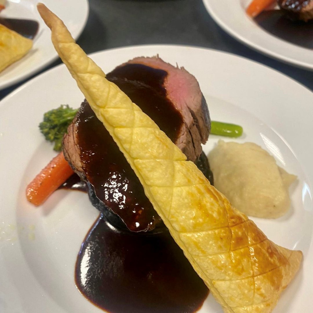 An exquisite main course prepared by our award winning chefs! This Deconstructed Beef Wellington is served with Celeriac Purée, Stem Broccoli, Buttered Carrot and Mushroom Duxelles😍 A fabulous dish to serve at any special event 🍽

#IrishCatering #IrishFood #IrishEvents