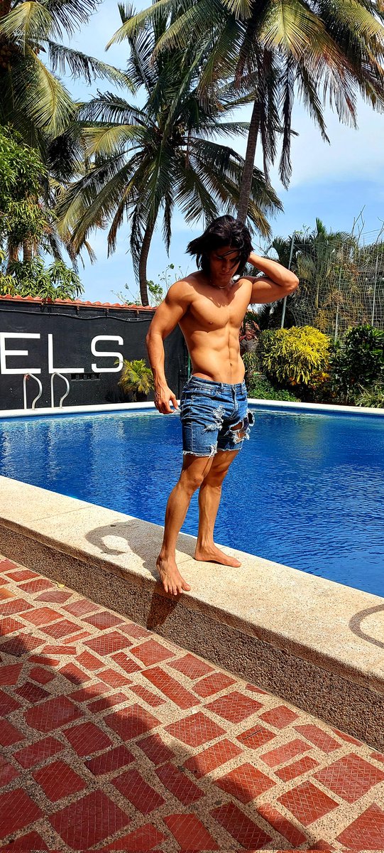 models_cw's tweet photo. Que les parece nuestro nuevo modelo LIU_KENT?
@models_cw @Flirt4Free #sexy #BoyXBoy https://t.co/EEGUFHMHWM