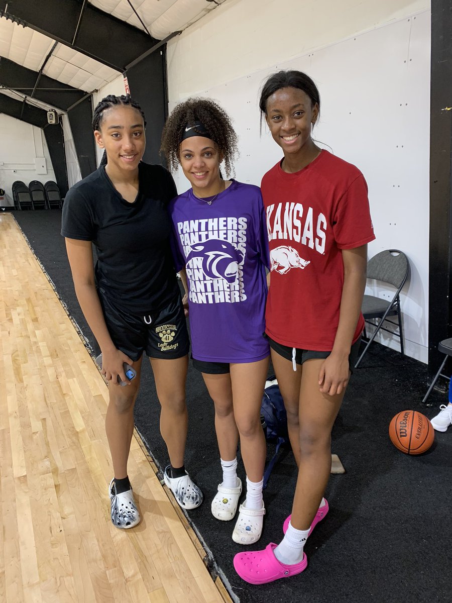 TexasFlightGBB's tweet photo. When youβre talking the TOP 2026βs in Houston, the state and soon to be in the country (left to right) #TalentOverload #ALLIN #TFE
5β11 Morgan Williams
5β8 Sydney Thomas
6β0 Nadiya Shelby https://t.co/0DkC7lX5Dr