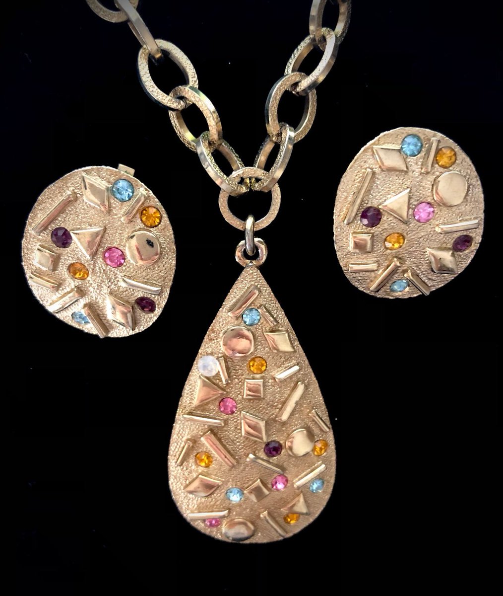 hiphipcricket's tweet photo. Excited to share the latest addition to my #etsy shop: #Mod Design #JewelrySet #Signed #SCov “#Sultana” c.1969/70s https://t.co/6klsUjH0yz https://t.co/IfGqvmF0z7