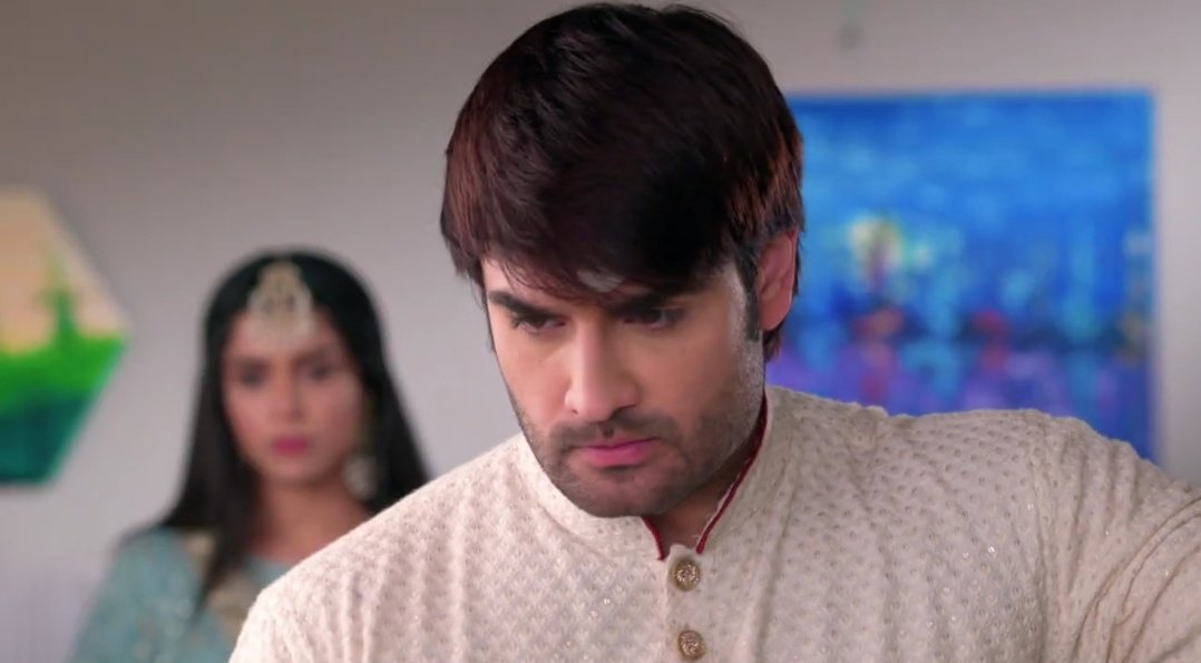 Do u have any idea how much negativity she is holding for u 

Riya is not here still she created tension btw them ache khase mood ki band baja di 🙄😒

#VivianDsena 
#SirfTum