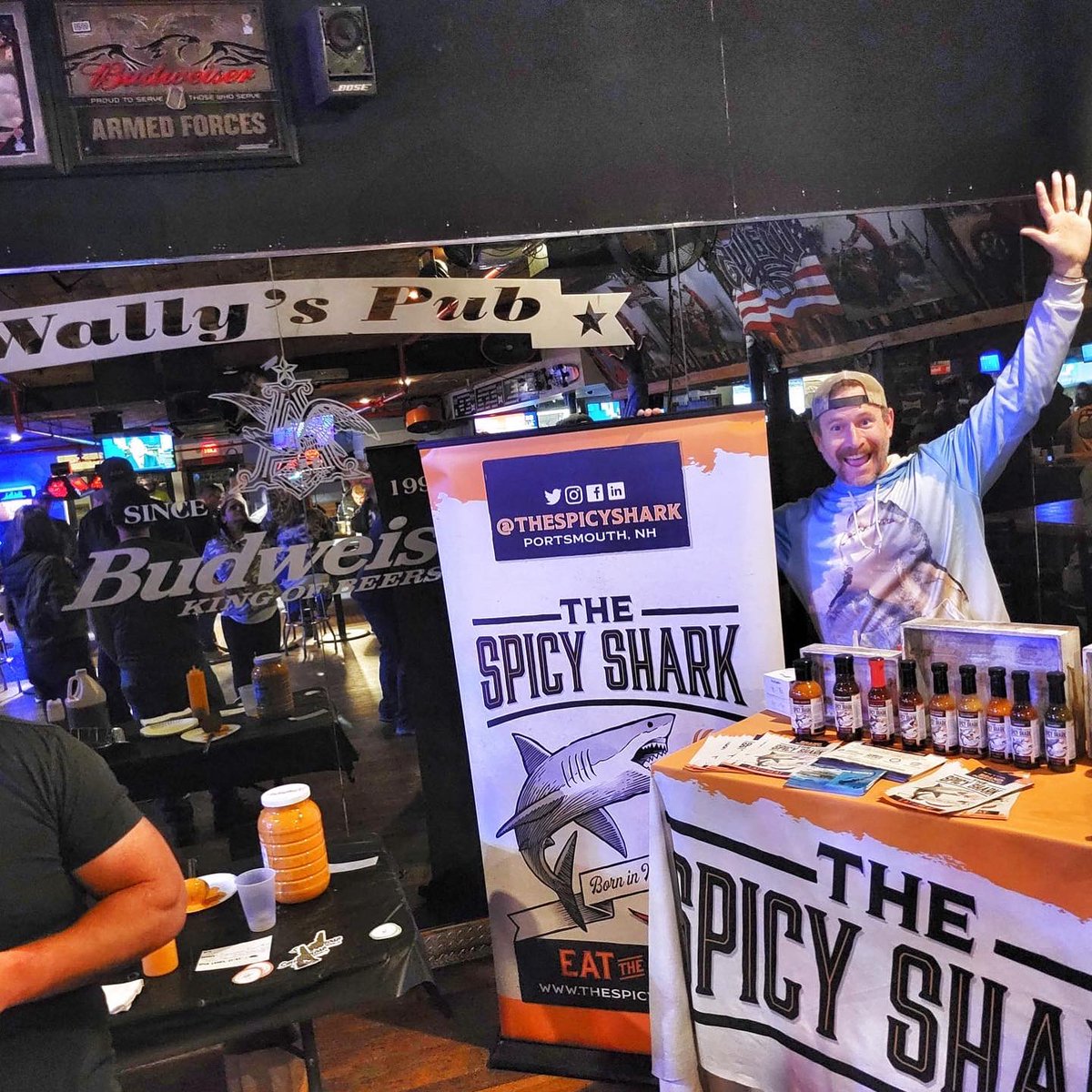 thespicyshark's tweet photo. When you get selfie bombed by the bar owner after an insane wing eating contest.
Side note, you can get Spicy Shark wings at Wallyβs every day that ends in Y!
#regret #pain #wingcontest #hotones #hotwings #hotwingchallenge https://t.co/f1RAiwrj25