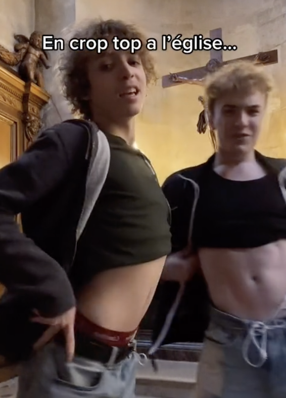 TBT9_W9's tweet photo. Sur son compte TikTok, l’influenceur Benjamin Ledig a provoqué la colère des internautes en se filmant en train de twerker en crop top dans une église. 

👉 Menacé de mort depuis cette vidéo vue plus de 30 millions de fois, Benjamin s’exprimera ce soir en exclusivité dans #TPMP ! https://t.co/x520HMm1cN