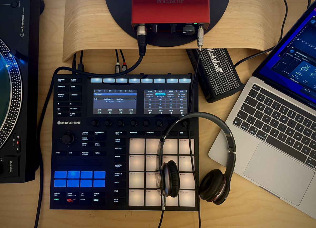 Puh. Jetzt ist es soweit. Zwischen Traum und Angst kann ich verkünden: 
Da kommt was - da kommt Musik. 
Über das gesamte letzte Jahr entstand meine eigene Debut-EP, die demnächst erscheinen wird. Alles aus einer Hand.
Wer dazu mehr wissen möchte: 
ostxmusic.de