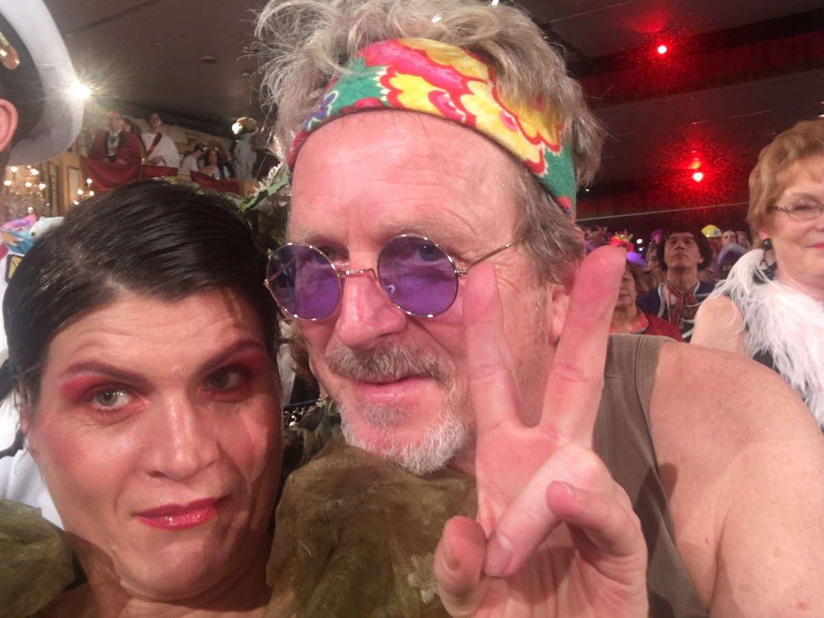 …was das iPhone einer so anzeigt an solchen Tagen :)…#FiF #Franken #Helau 
…auch, wenn man es hier nicht sieht: ich war eine unbewaffnete Amazone - statt Kampfausrüstung die Sonnenblume
#Baerbock