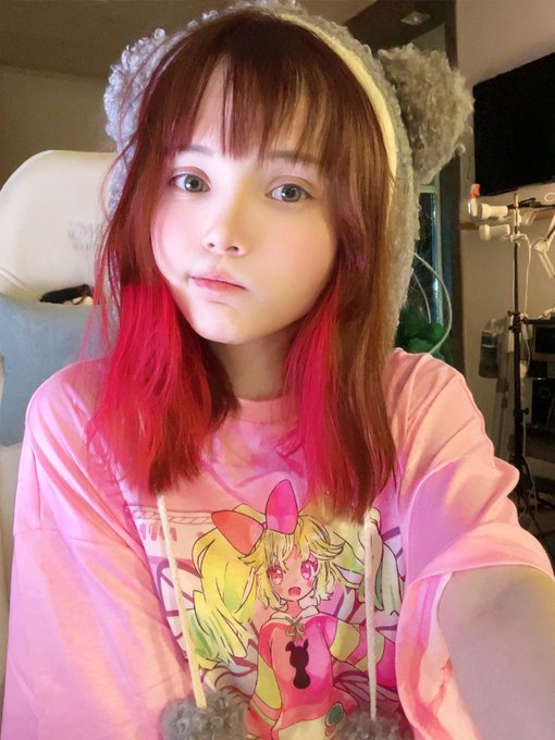 Watch Alisa Pika Pika's leaked NSFW photo on TwXstars