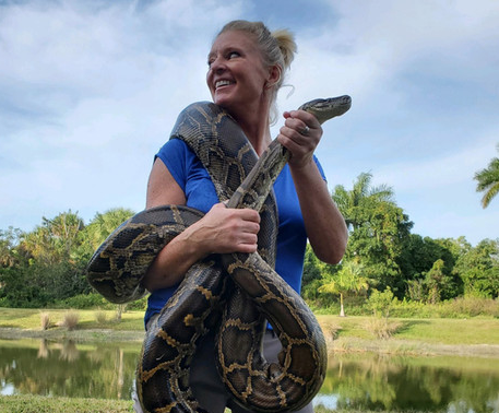 GraceCenterFdn's tweet photo. Attend Experience Ethiopia on Friday, March 4th and bid on a python hunt with professional python hunter, Amy Siewe. 
Non-native Burmese pythons are impacting FL birds, reptiles &amp; mammals. Hunt with Amy or just watch her in action! 
Reserve tickets at: https://t.co/RBiy10o4Q6 https://t.co/R4MCVq2ggQ