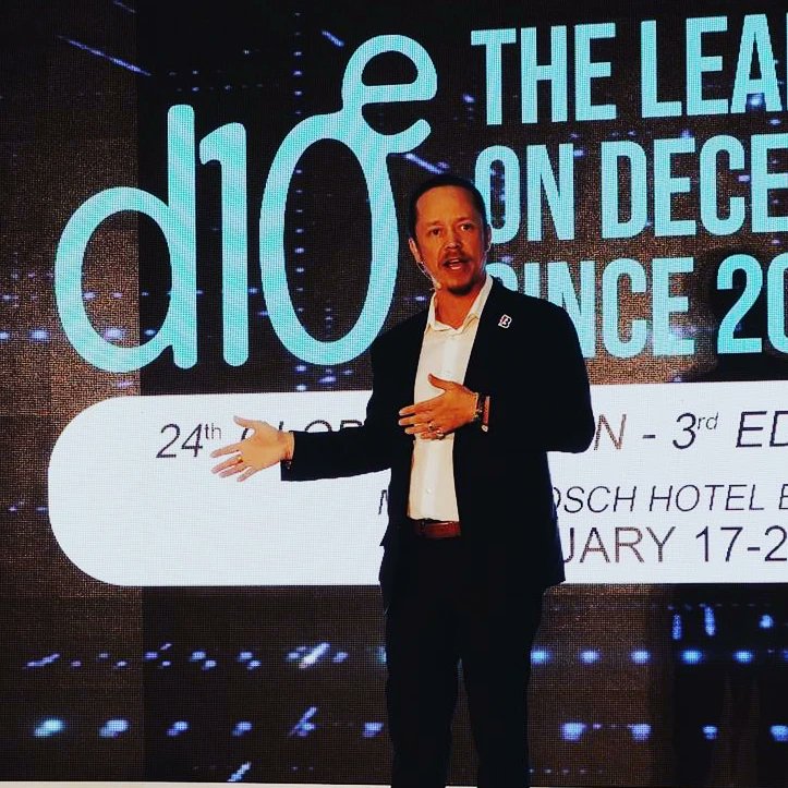 brockpierce's tweet photo. "We must be bold." --JFK
The day is underway at #d10e in Bucharest.⚡ 🇷🇴
Great to bring a collective of #futurists together for @d10e_conference discussing decentralization, future of #fintech, #DeFi, #blockchain, the sharing economy, #futureofwork, & disruptive culture. https://t.co/299Vi9BRK0