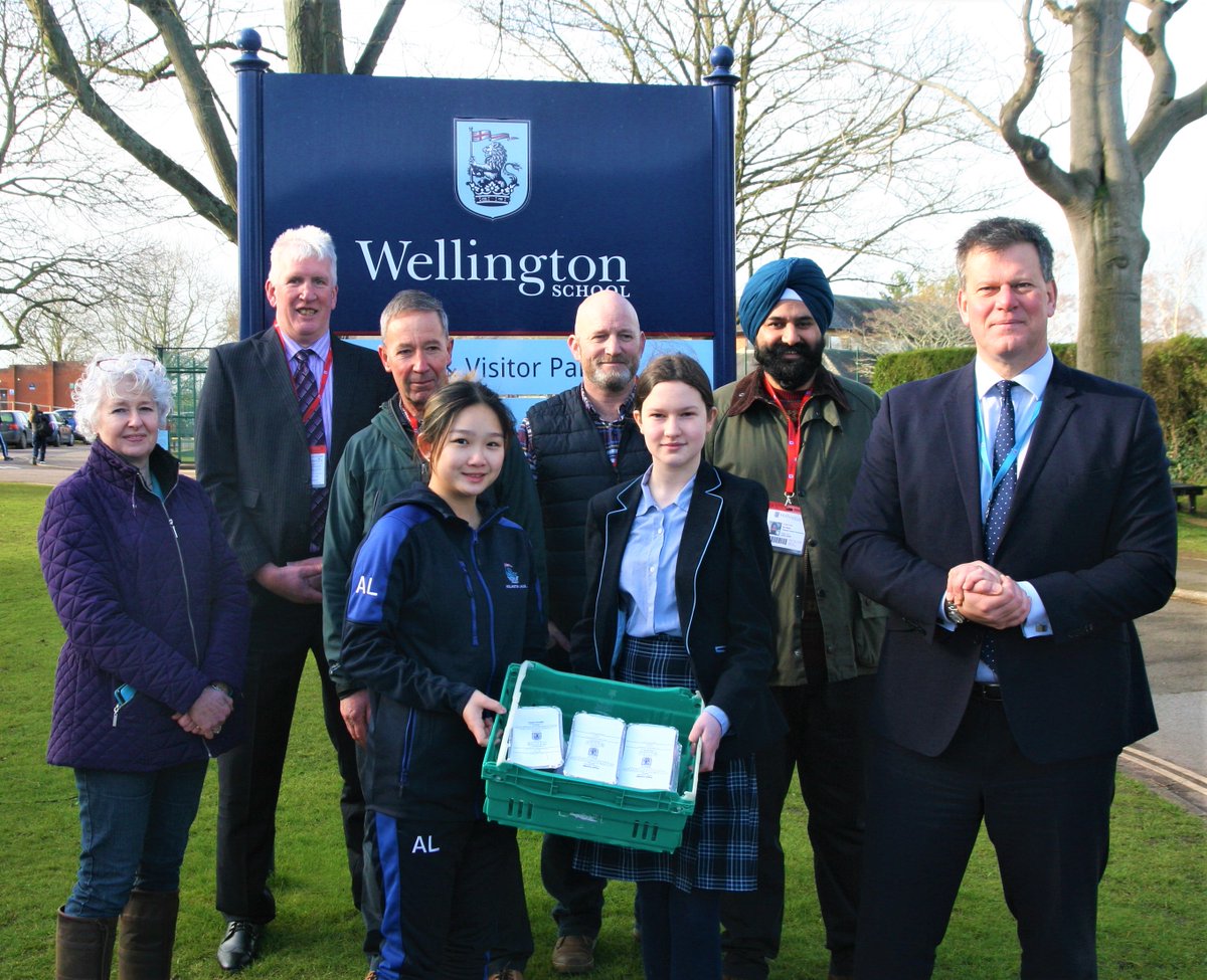 wellingtonsch1's tweet photo. Year 10 student Dulcie raised enough money to
create 500 meals, made at @ECSPrepSchool  and the team at @Feedingcommunities  distributed them throughout the Wellington community.
 Well done Dulcie - superb effort!
#excellent #outstandingrelationships #loveoflearning https://t.co/EFXjsCDL35