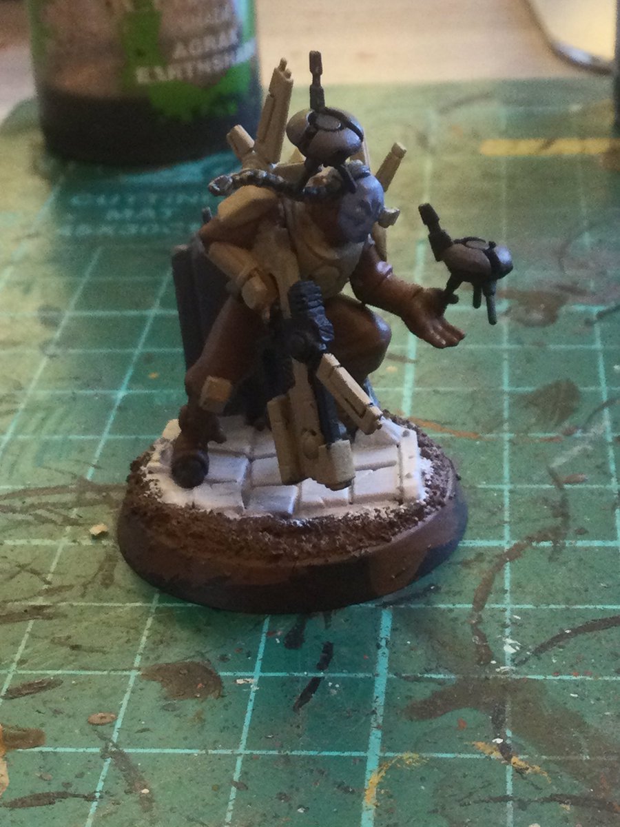 tiffanyszoneuk's tweet photo. I felt like it was a Tβau painting kind of day. More work on Shadowsun, some old school metal Pathfinders and Darkstrider. #warhammer40k #tauempire #warhammerpainting #warhammercommunity #paintingwarhammer #tausept #darkstrider #shadowdsun #commandershadowsun #paintingminiatures https://t.co/mY7c0vDiJS