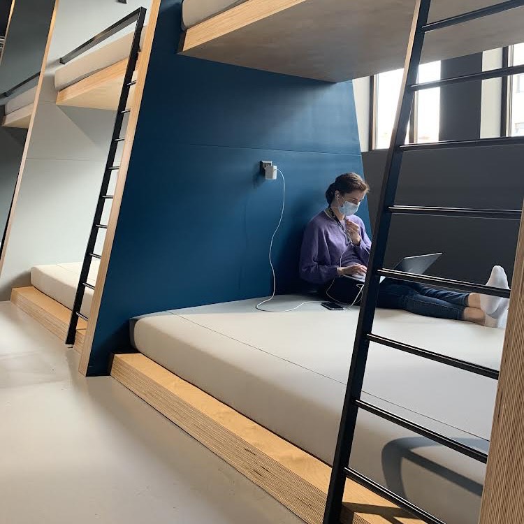 42malaga_ft's tweet image. 💥¡Es viernes y el cuerpo lo sabe!

Nuestros/as piscineros/as están trabajando muy duro para entrar al campus, por eso en #42MálagaFTef también tenemos espacios donde poder relajarse y desconectar 🧘🏻🎧💤

#keepcalmandcodeon