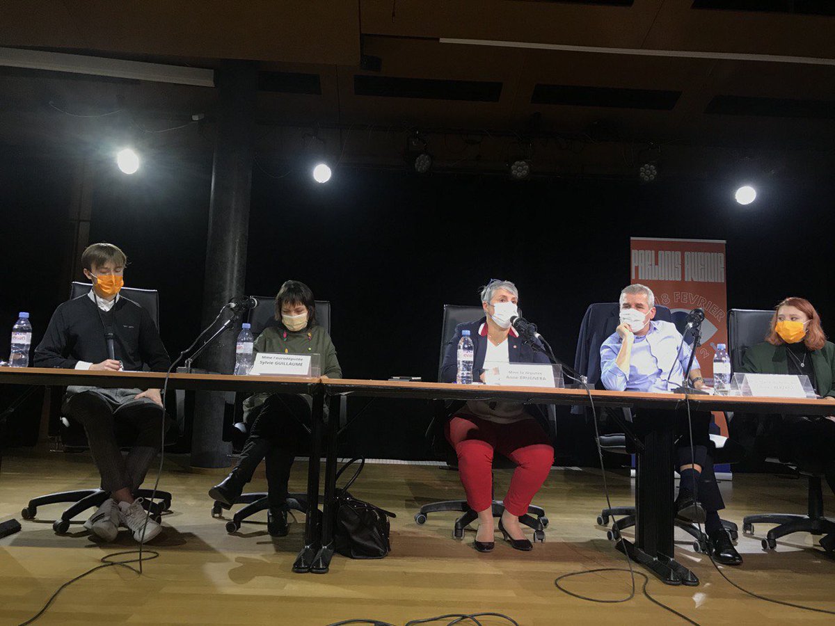 AnneBrugnera's tweet photo. 🎤A la table ronde #ParlonsAvenir consacrée à l’engagement politique et organisée par @ADSP_Lyon3 à l’université Jean Moulin Lyon3

Ravie d’avoir pu répondre aux nombreuses questions sur le mandat de députée, mon parcours, mon engagement et d’échanger avec les étudiants https://t.co/DmyQBwG9QD