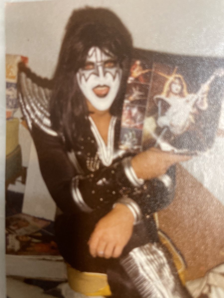 #FlashbackFriday: Thanks #KISSARMY for sharing your 1970/1980's #KISSMemories. Awesome photos!

Show us yours, #KISSARMY!